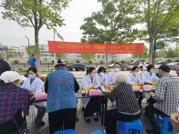 農(nóng)工黨廣陵區(qū)總支開展“愛國衛(wèi)生月”義診活動1.jpg